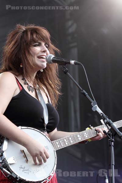 LISA LEBLANC - 2013-07-19 - PARIS - Parvis de l'Hotel de Ville - 